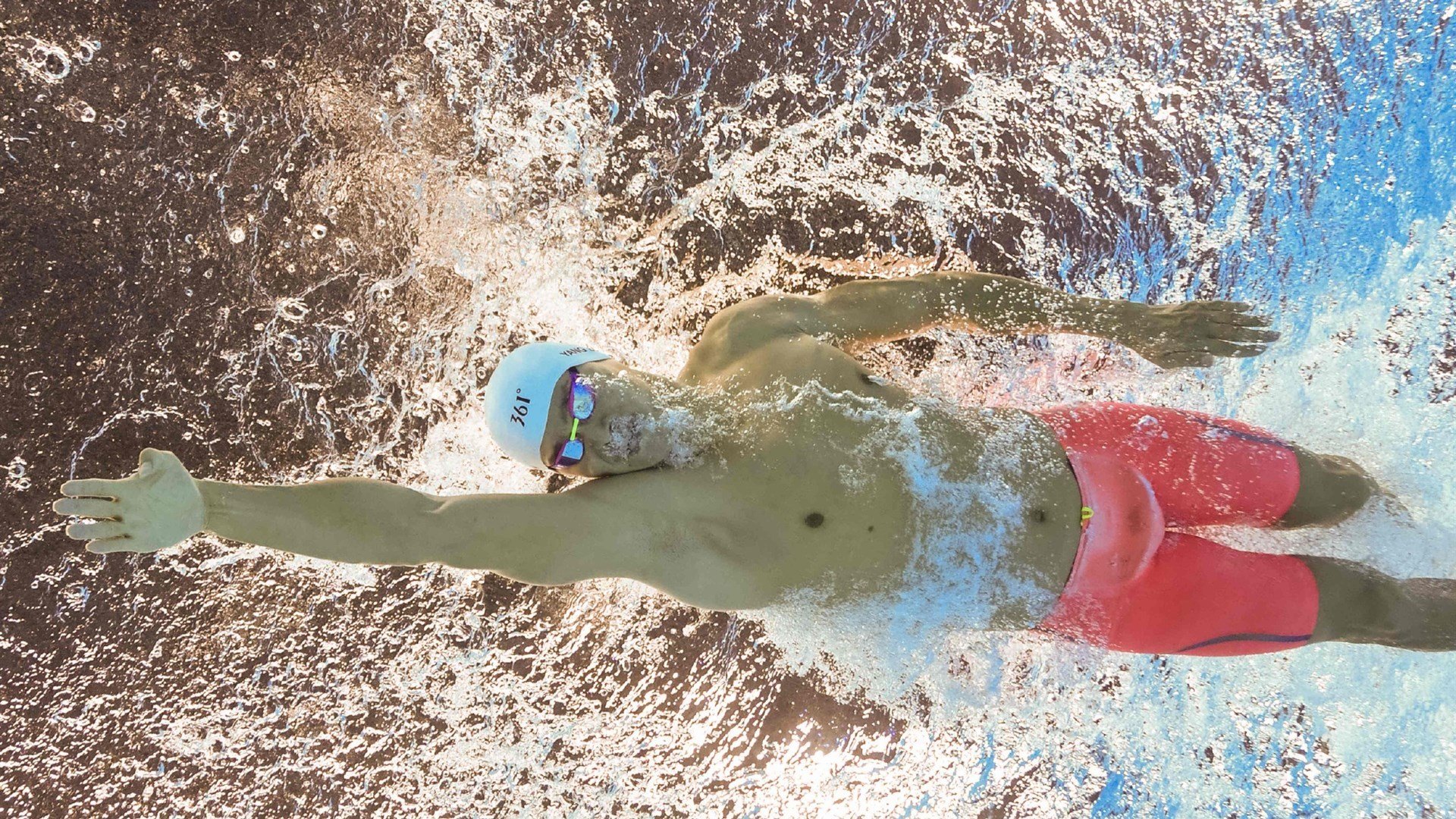 周冠宇刷新里程碑，上海海港首回合力克皇家马德里，晋级概率达88％