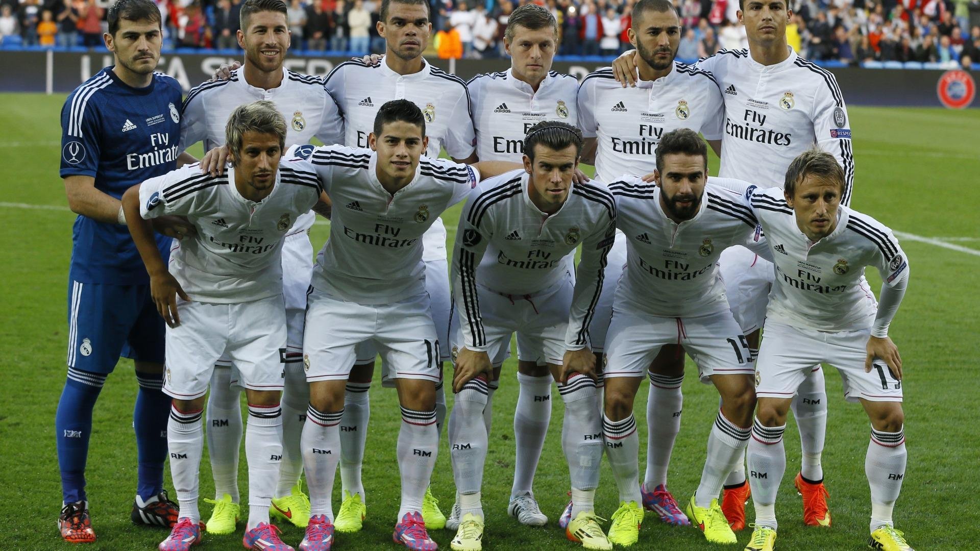 WTT冠军赛抢七大战对决在即！利雅得新月演练定位球，密尔沃基雄鹿密集防守应对